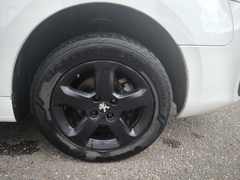 car-image