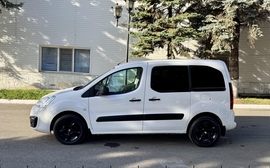 car-image