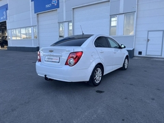 car-image